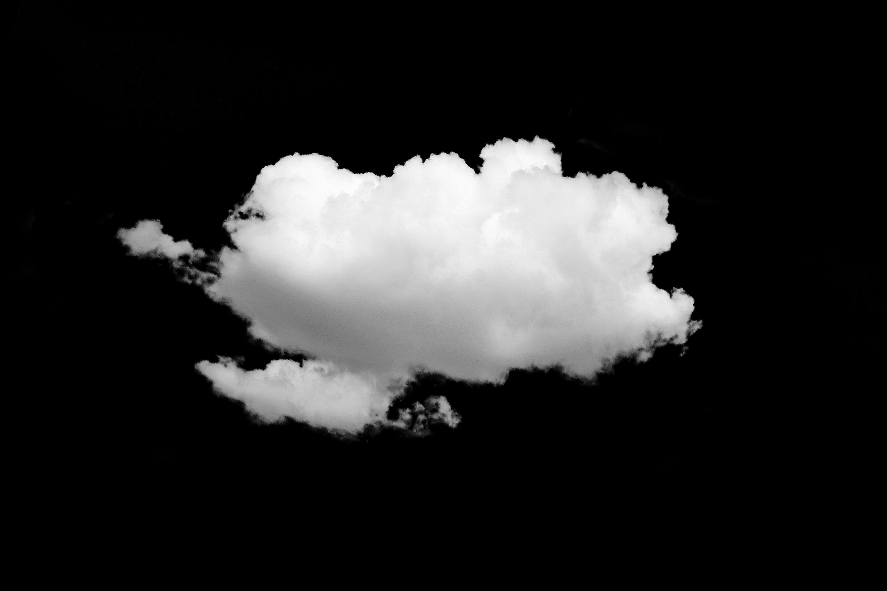 Белые облака на черном фоне